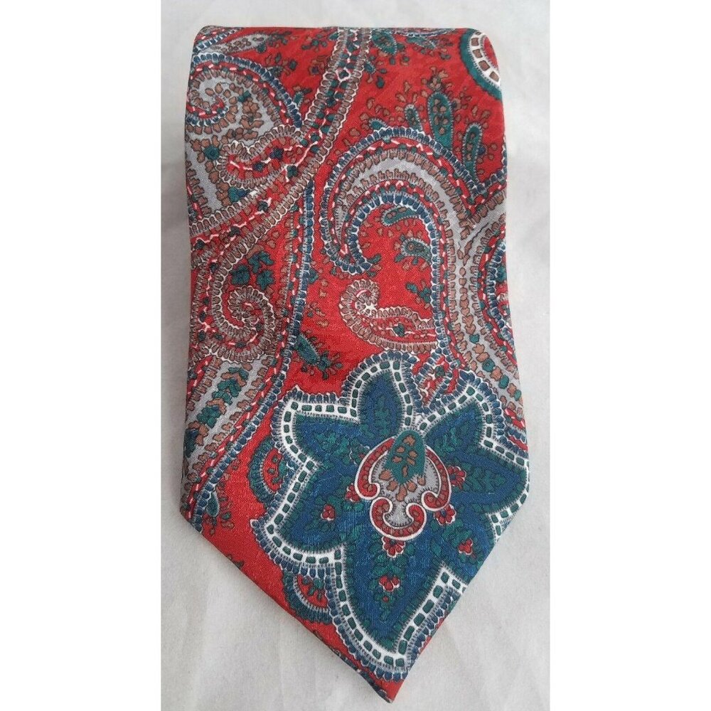 Mervyns Windridge 100% Polyester Tie Paisley Green Red Christmas 60"